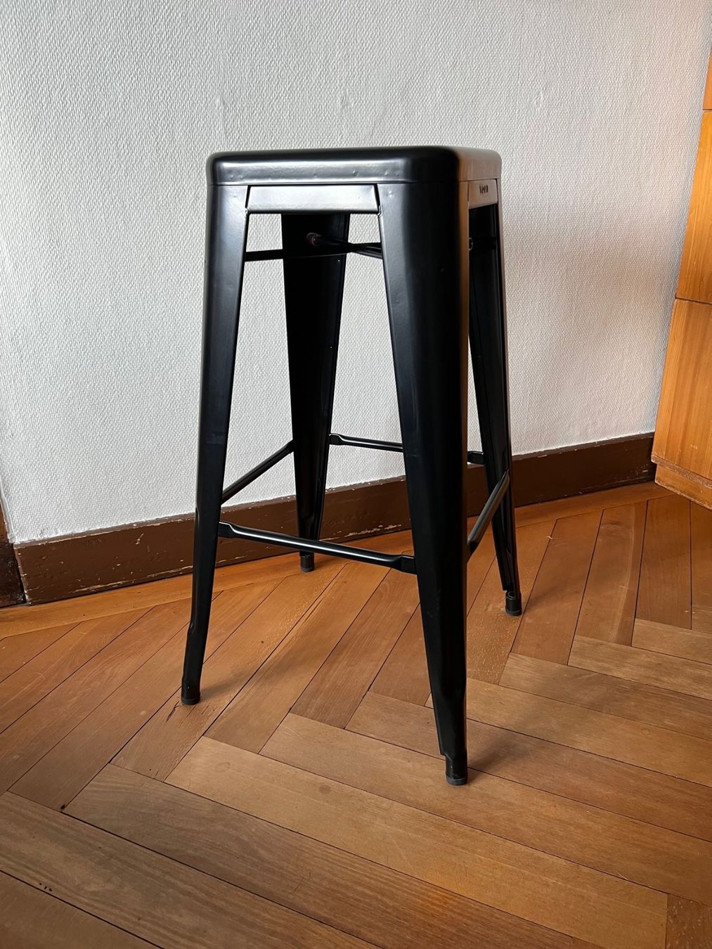 Hocker: Barhocker H75 von TOLIX, tiefschwarz matt – Gebraucht aus Feldbach von anna_pearson 1