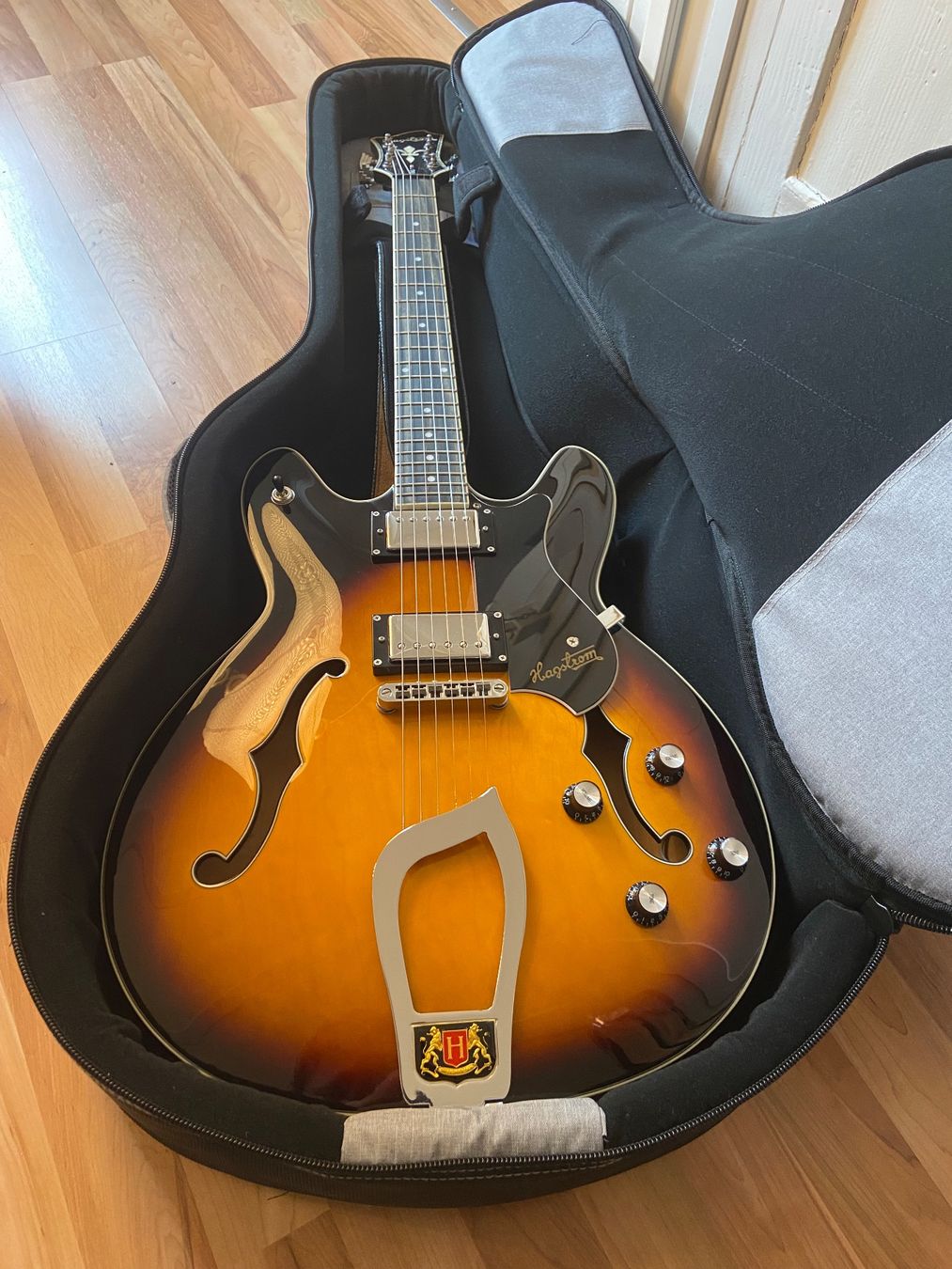 Hagström Musikinstrumente: Hagstrom Viking E-Gitarre Tobacco Sunburst – Neu (gemäss Beschreibung) aus Berg TG von FSeeholzer 6