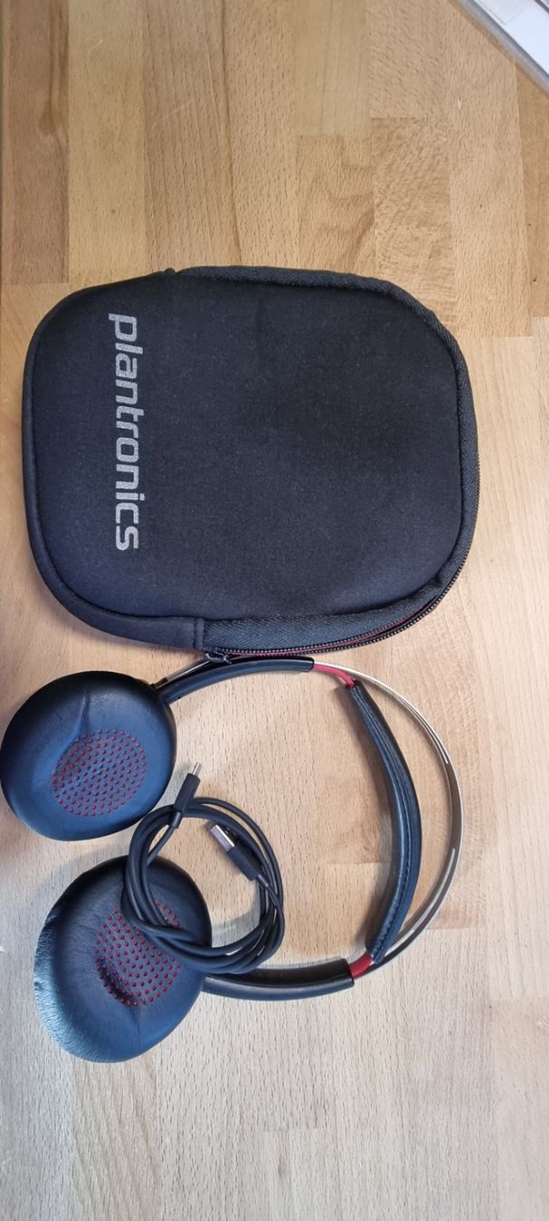 Plantronics Casques audio: Plantronics Bluetooth Kopfhörer mit Etui gebraucht – D'occasion à Herzogenbuchsee par Capodeicapi 1