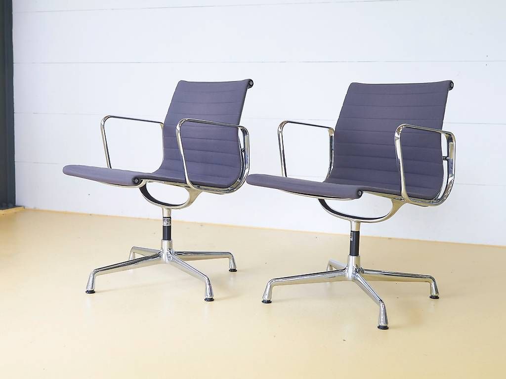 Chaises: Vitra Eames Stühle EA108, Stoff & drehbar – D'occasion à Meinisberg par atelier_TILIJA 1