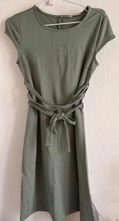 Olivgrünes Kleid Anna Field, Grösse S/36