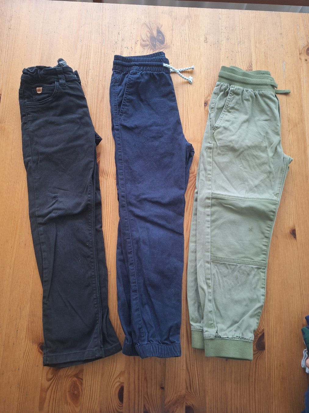 Lotti & Set di vestiti: Grosses Kleiderpaket Grösse 122 – Usato da Aesch BL venduto da ChezToKa 1
