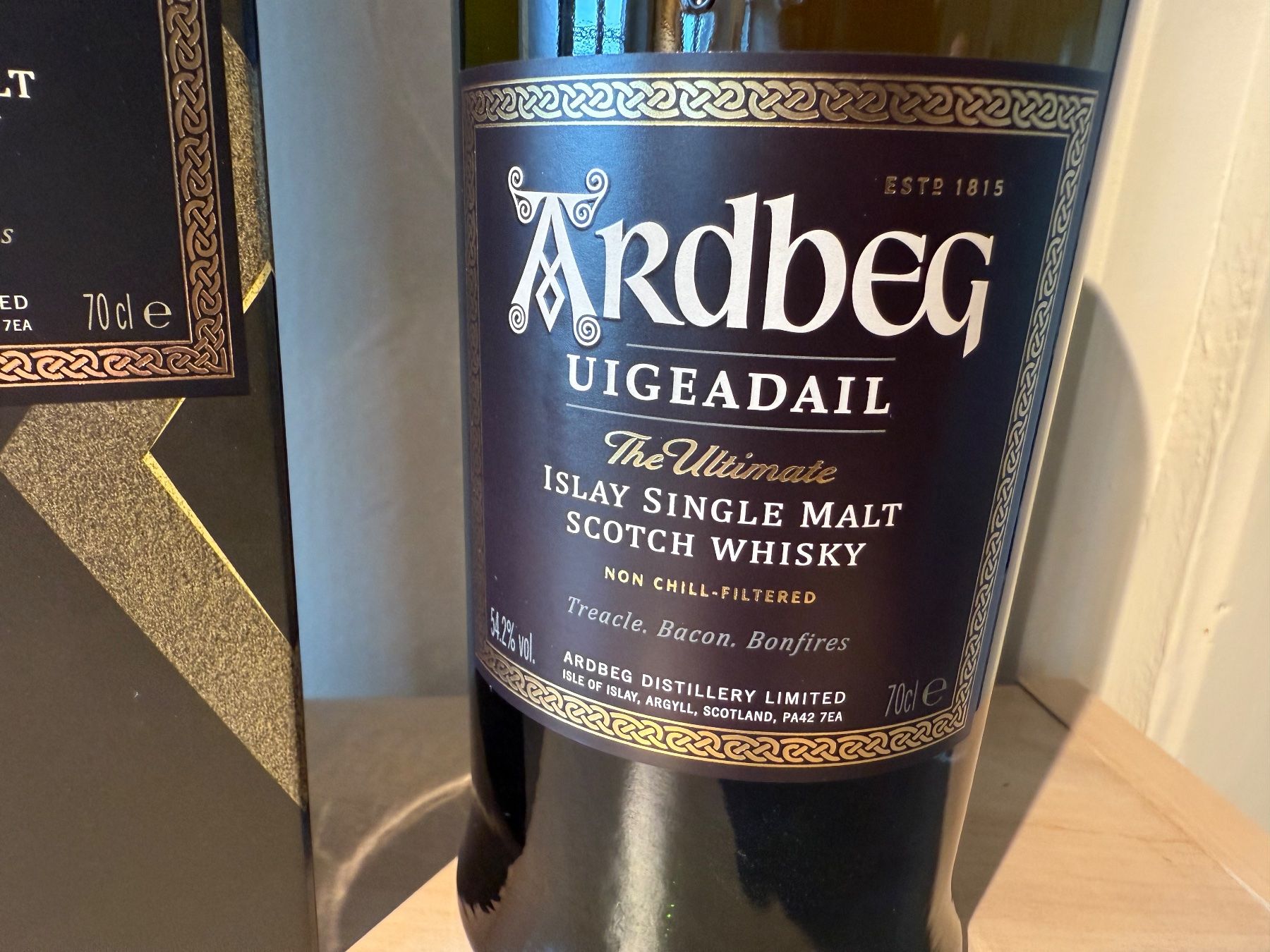 Ardbeg Bevande alcoliche: 1 Flasche Ardbeg Uigeadail 54.2% – Nuovo e nell'imballaggio originale da Wöschnau venduto da Vinsale 2