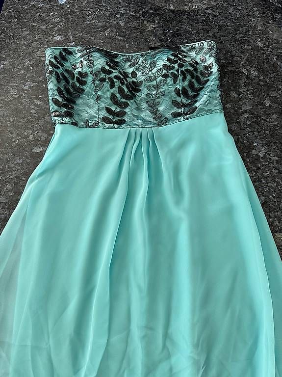 Kleider: Fest-/Abendkleid VERA MONT – Gebraucht aus Niedergösgen von 7591