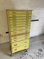 Schönes altes Schubladenmöbel mit schöner Patina 13 Schubl.