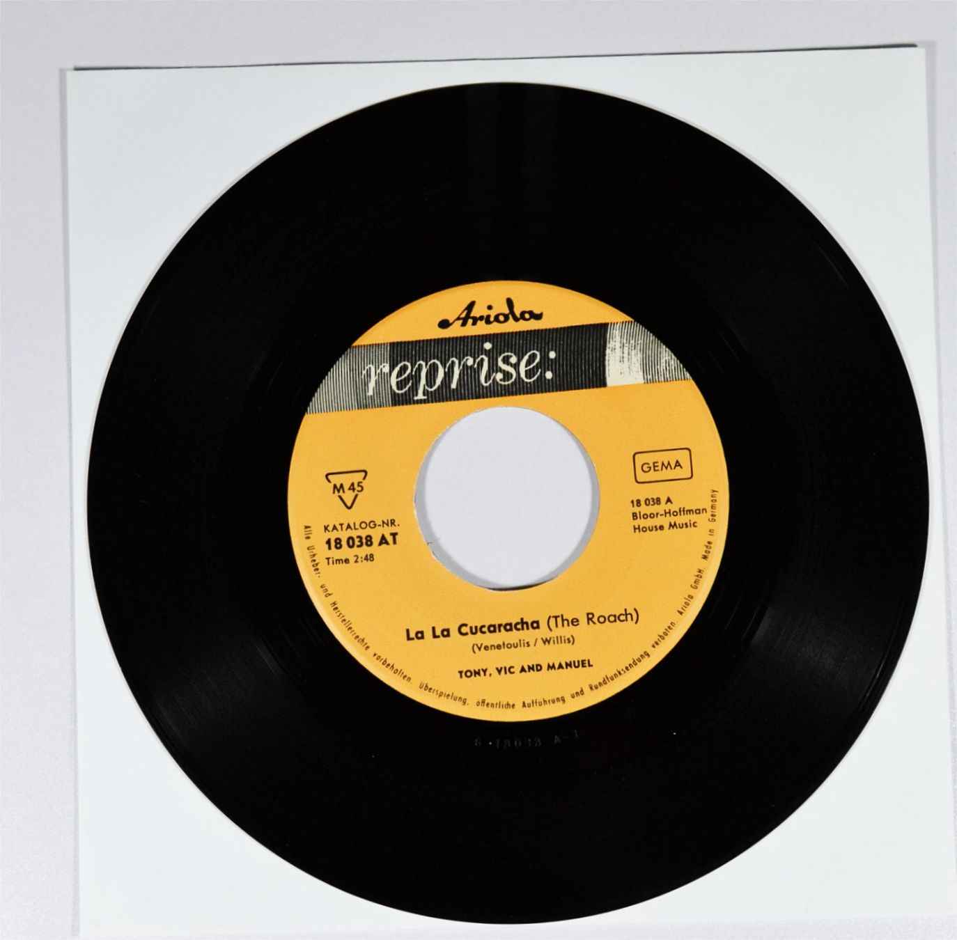Vinyles: Single: TONY, VIC and MANUEL - La La Cucaracha – D'occasion à Frenkendorf par Yard-Sale-2000 2