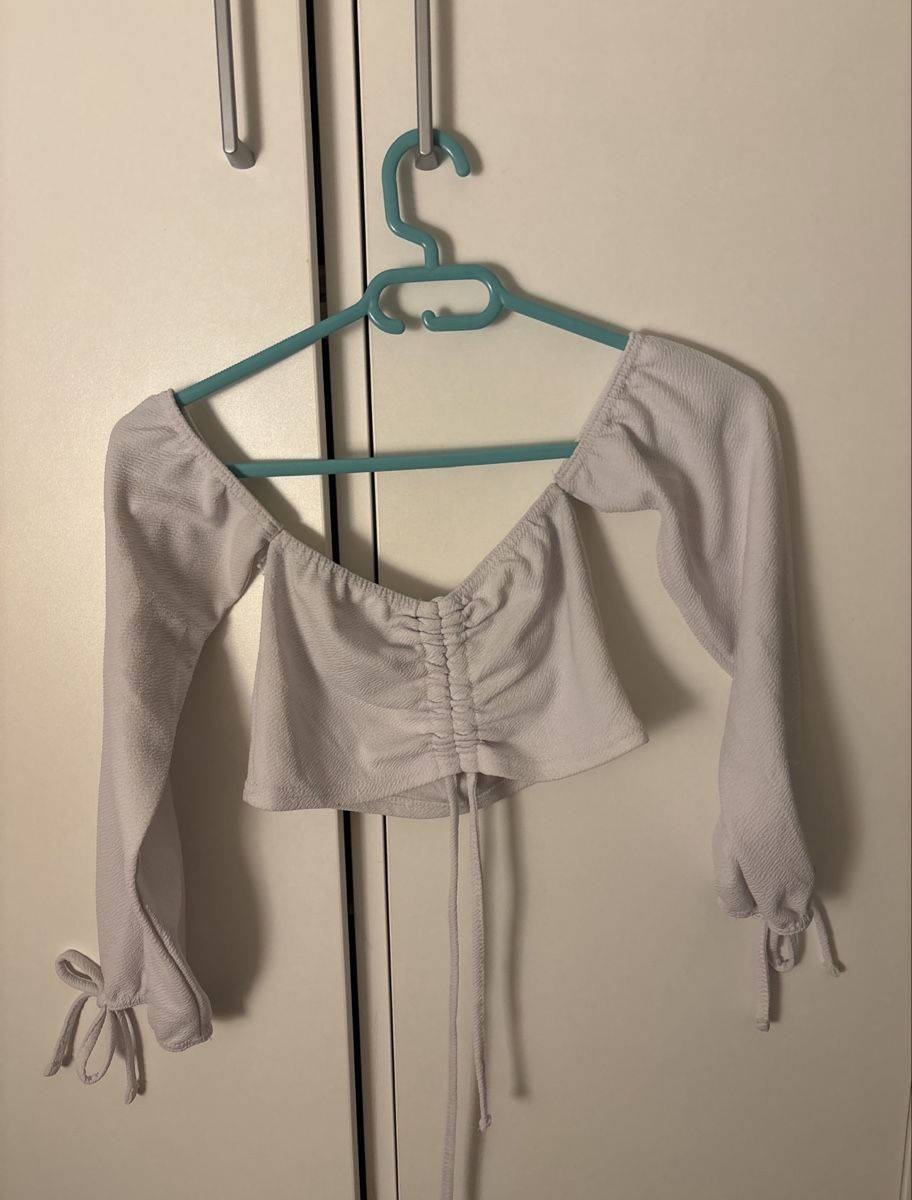 Top: LILAC LONG SLEEVE RUCHED CROP TOP – Nuovo (secondo la descrizione) da Lausanne venduto da hib_y68h