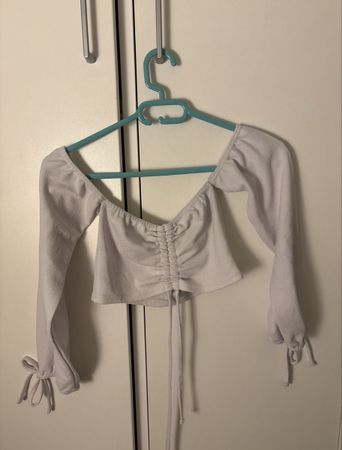LILAC LONG SLEEVE RUCHED CROP TOP