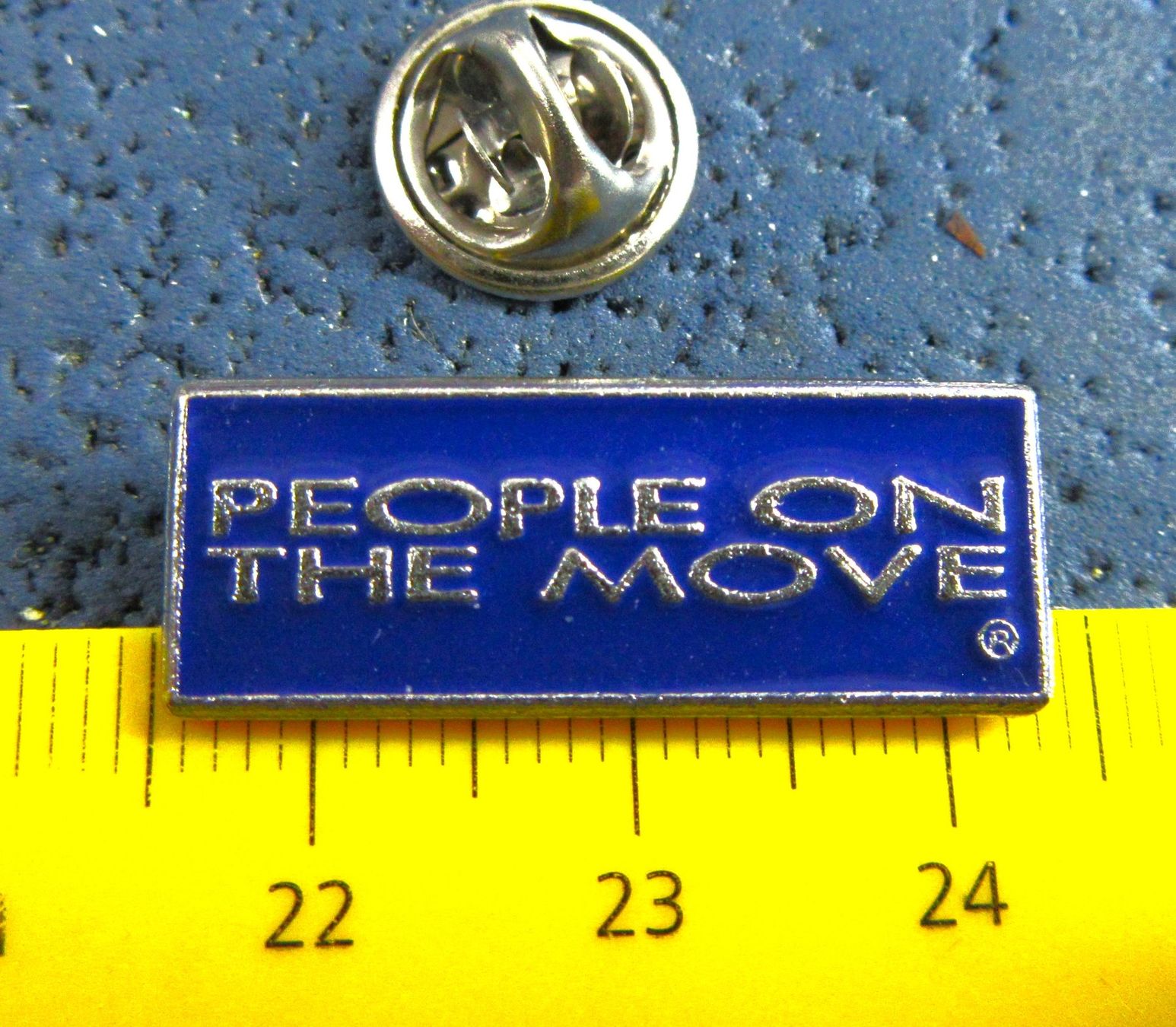 Placchette & Badge: PEOPLE ON THE MOVE PIN – Usato da Ettingen venduto da Hausi4711