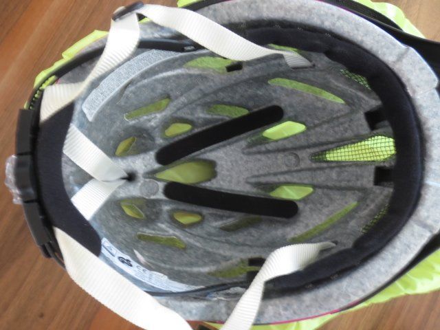 Helme: Velohelm mir Regen- und Winterkappe – Gebraucht aus Wetzikon ZH von Stunggeli 1