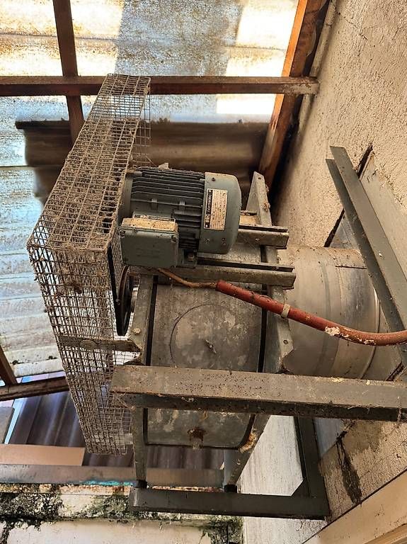 Hottes de ventilation: Grosse Abluft / Rauch-Abzug – D'occasion à Münchwilen AG par me2work 1