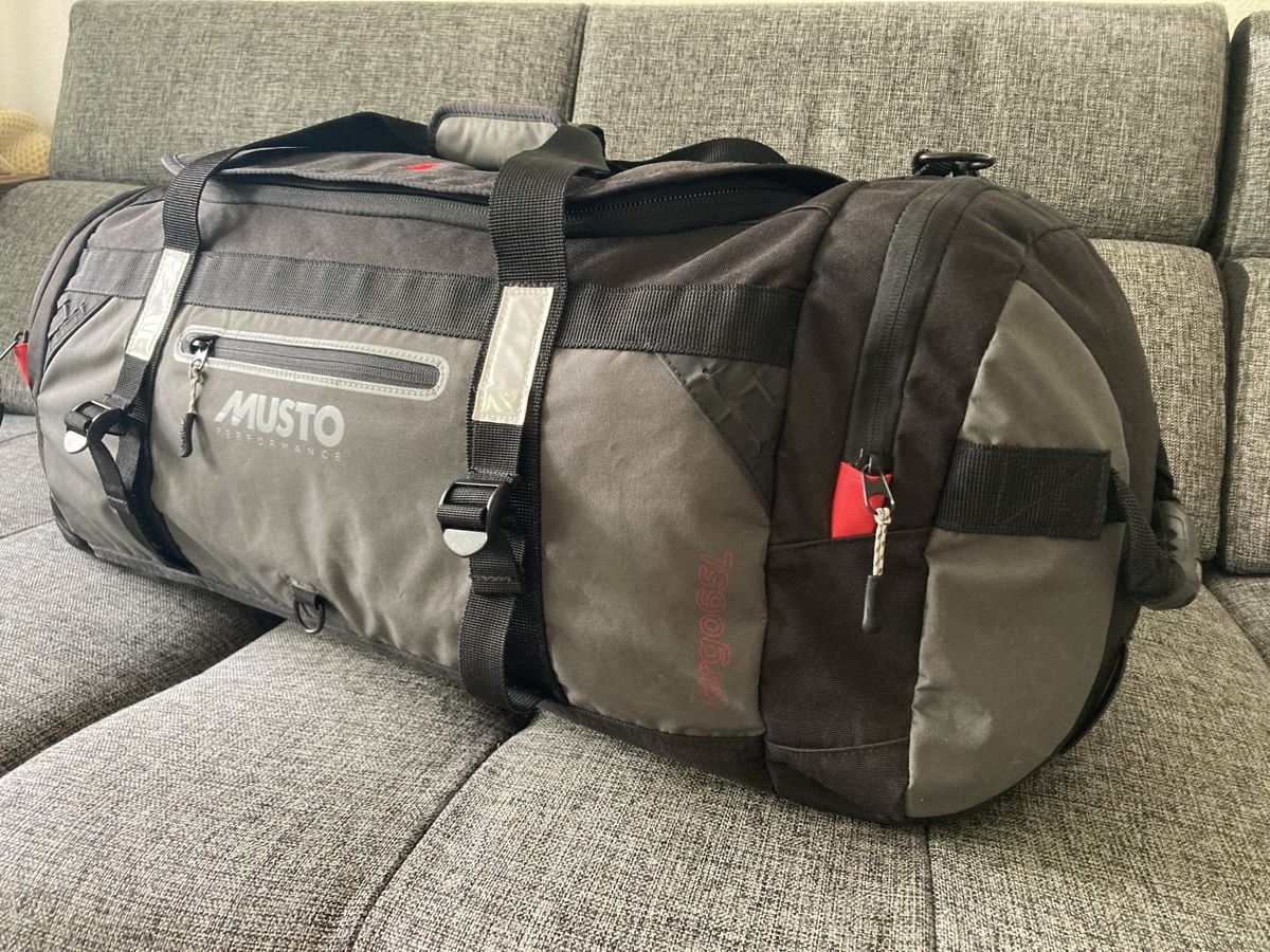 Musto Taschen: MUSTO Performance Crew Segeltasche 65 l Dufflebag – Gebraucht aus Zürich von Lichtermeer 4