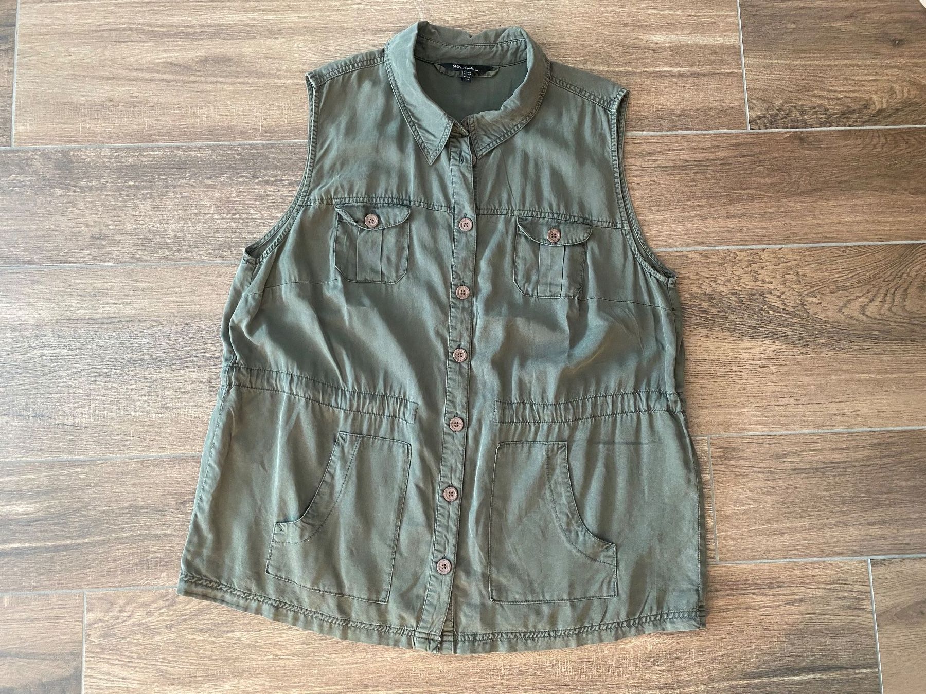 Top: Ulla Popken Weste / Top leicht oliv Gr. 46 / 48 – Nuovo (secondo la descrizione) da Arlesheim venduto da san_w9vr
