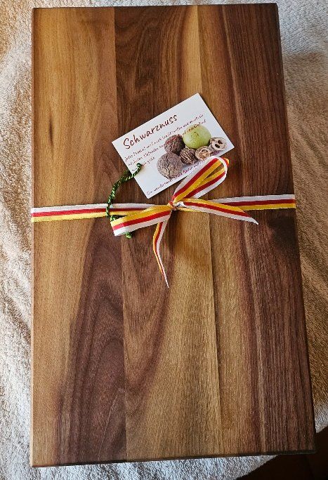 Articoli in legno: Jausenbrettchen aus Schwarznussholz – Nuovo e nell'imballaggio originale da Hofstetten ZH venduto da Maya_K