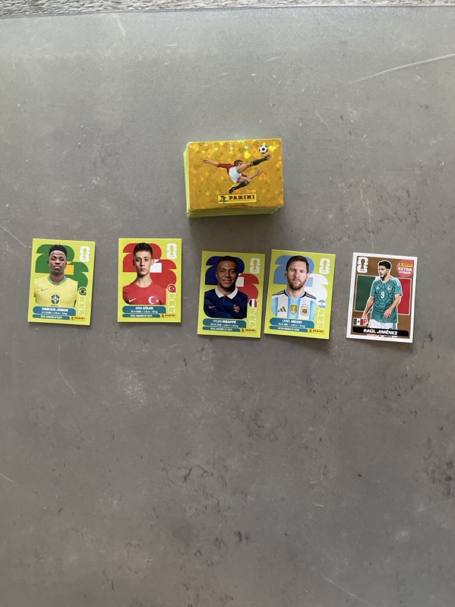 Panini Carte collezionabili: Raúl Jiménez Extra sticker + 100 paninis 2026 – Nuovo (secondo la descrizione) da Geroldswil venduto da maagmusichall 1