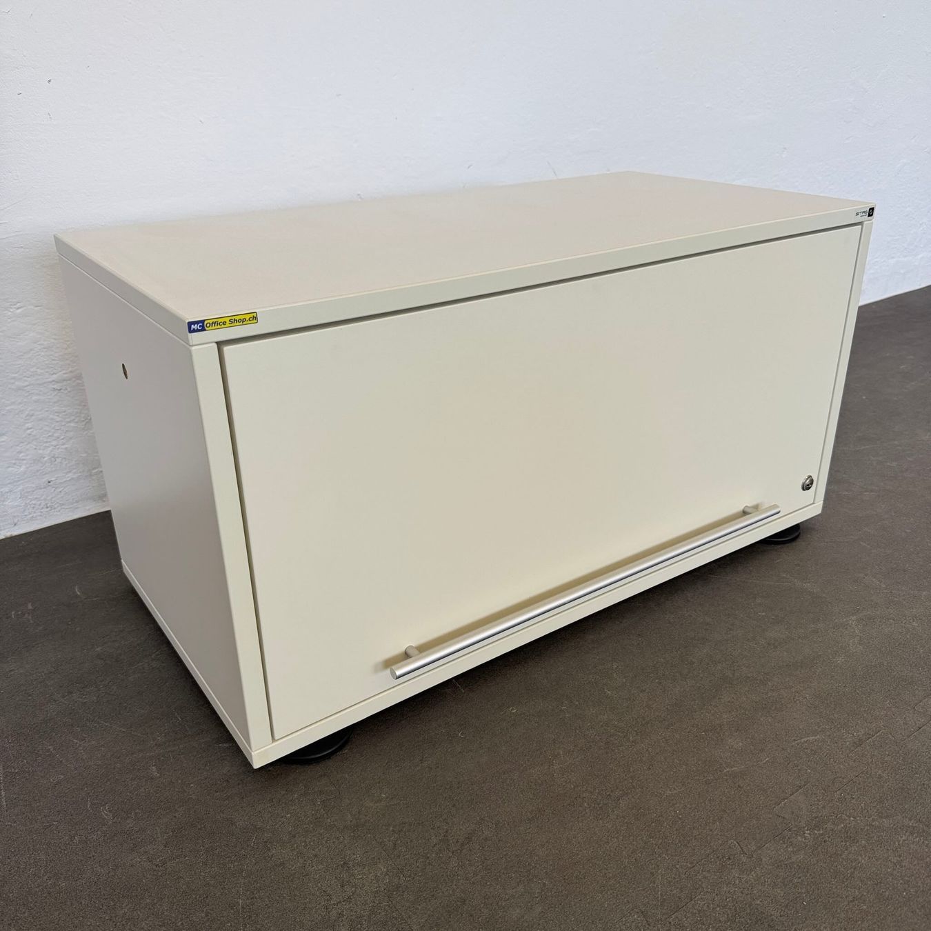 Armadi: Sitag MCS Sideboard Modul mit Klappe - ohne Schlüssel – Usato da Schönenwerd venduto da mcofficeshop 2