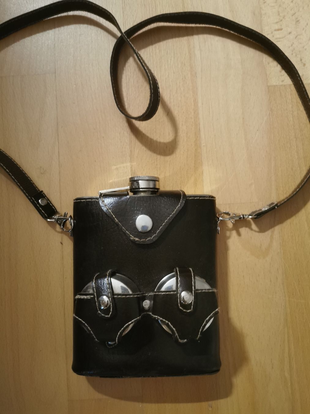Sacs: Flasque avec 2 verre  – D'occasion à Magnedens par Ga3l