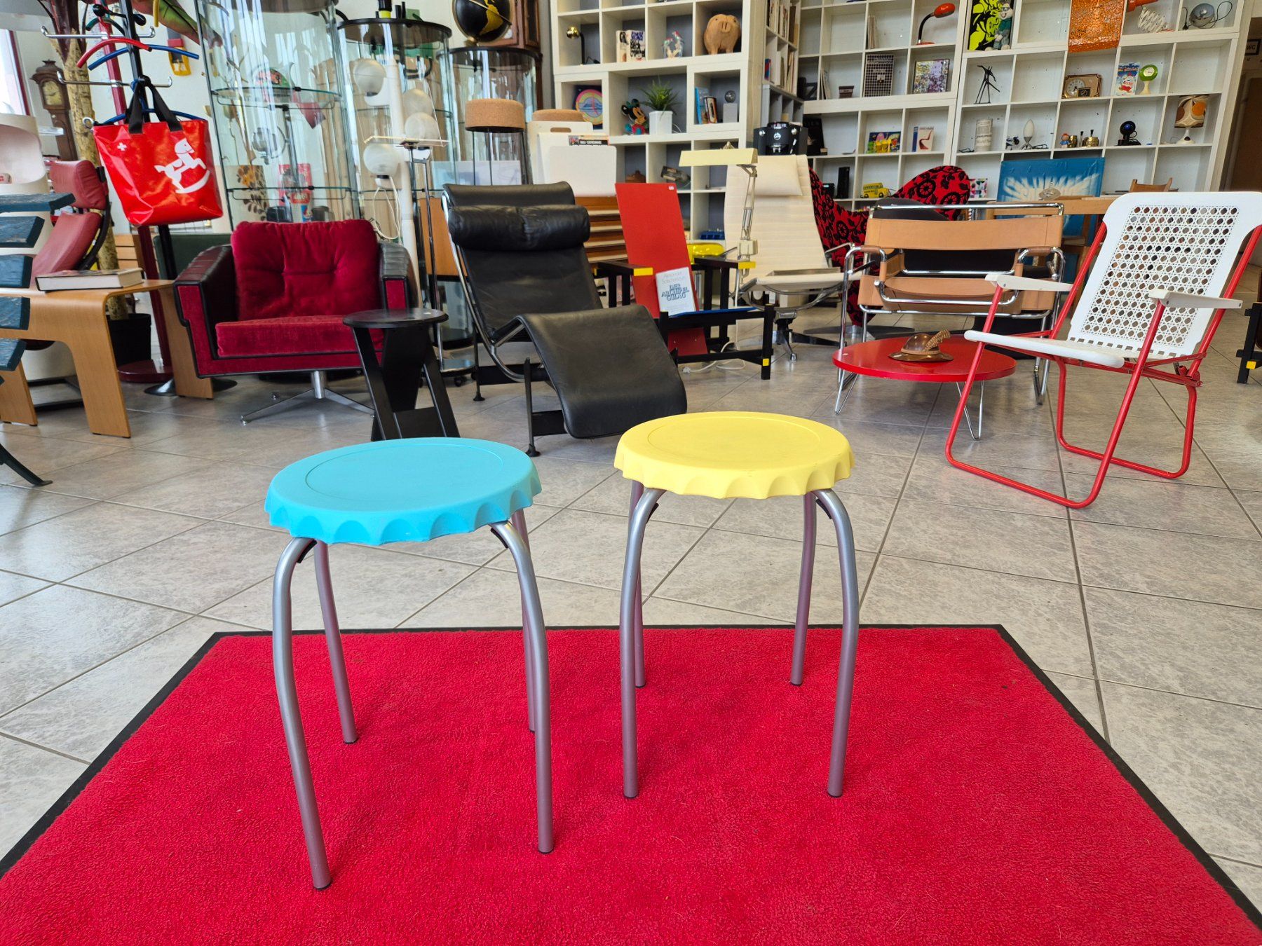 Sgabelli: 2 Kult Bierdeckel Stool Hocker,Stapelhocker,Tabouret,Höcker – Usato da Nottwil venduto da Wondewa-Shop 5