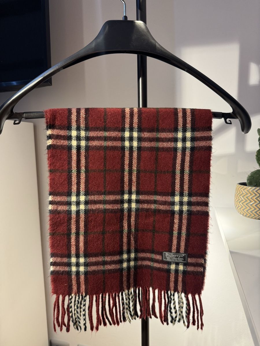 Burberry Foulards, Tücher & Schals: Écharpe Burberry originale – Gebraucht aus St-Maurice von Nikitas_P