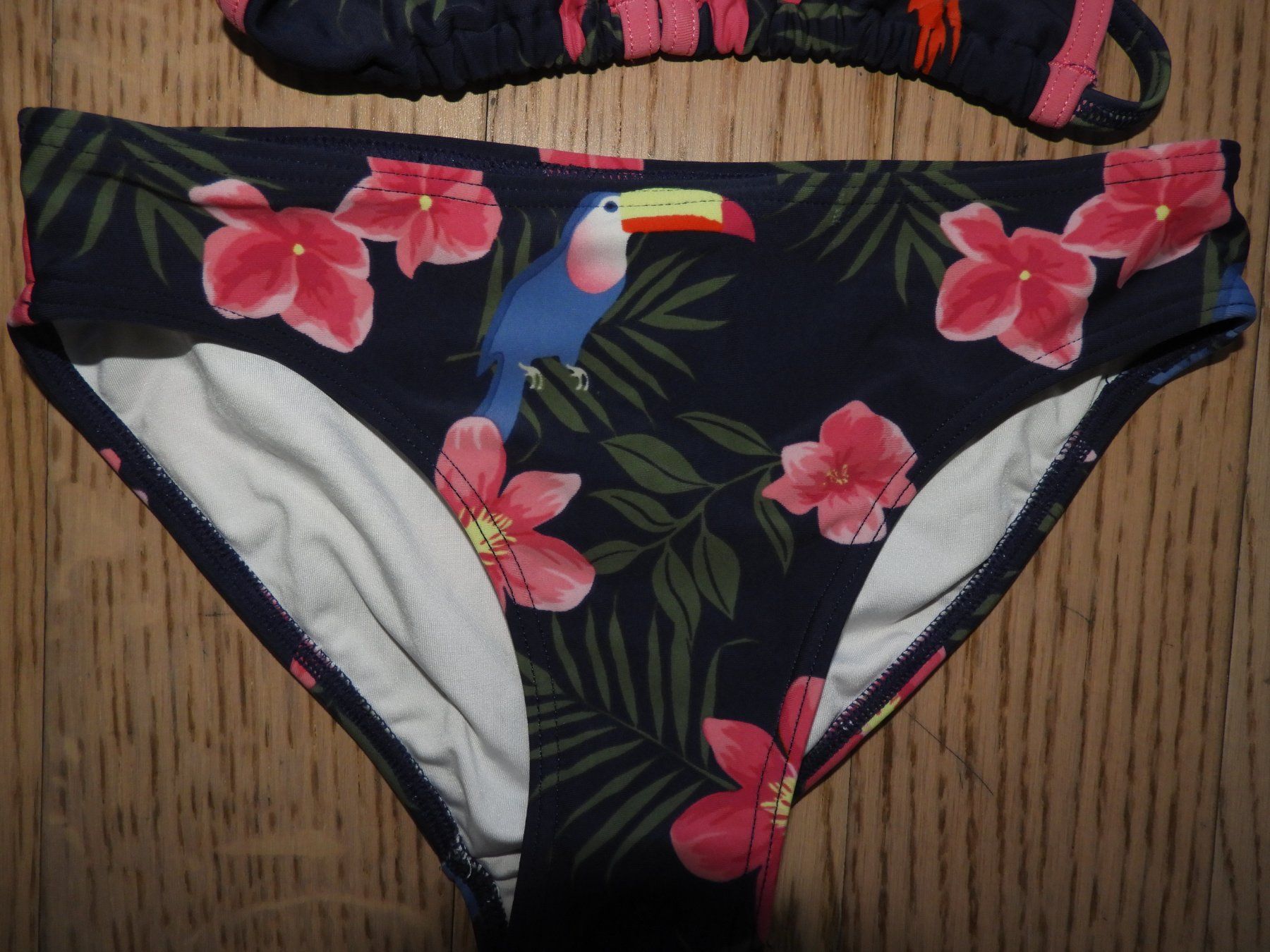 Costumi da bagno & Bikini: Bikini Set mit Sonnenhut Blumen Muster, Grösse 134/140 – Usato da Hergiswil NW venduto da Noema2006 4