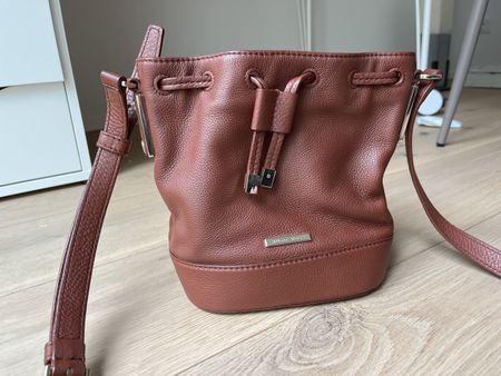 Hugo Boss Beuteltasche - wie neu!