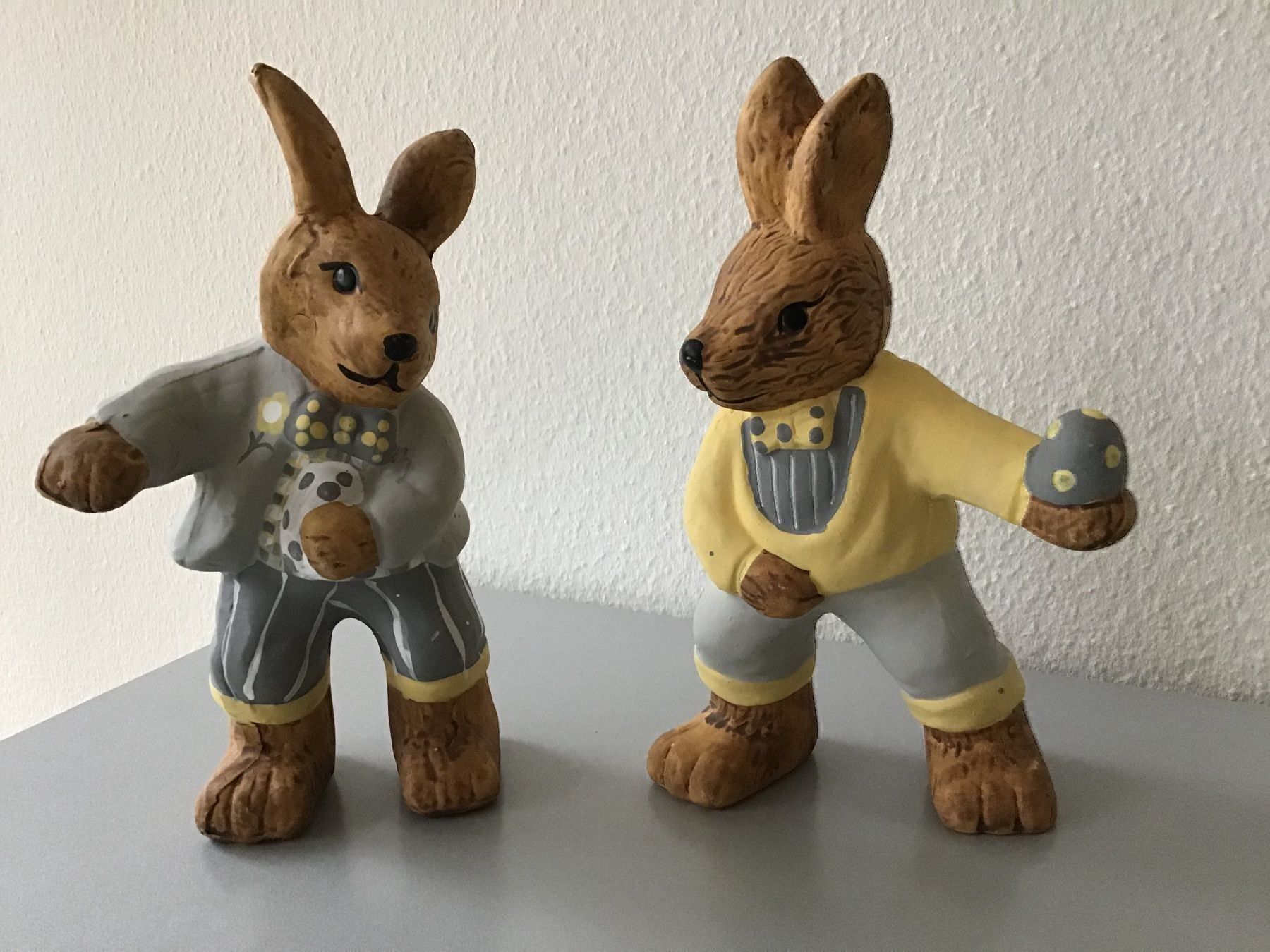Statuette: Hasen aus Steingut hohl 2 Stk. – Nuovo (secondo la descrizione) da Frenkendorf venduto da silasho 1