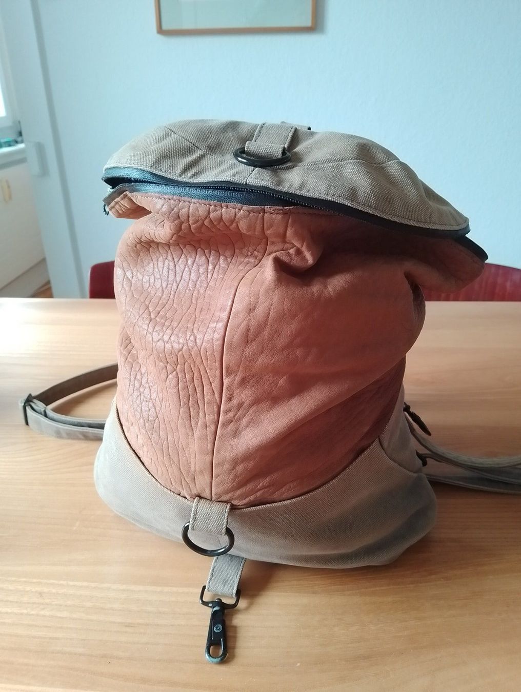 Zaini: Super Schweizer Rucksack Kalbsleder Stoff Reissverschl. def. – Difettoso da Luzern venduto da Seri4