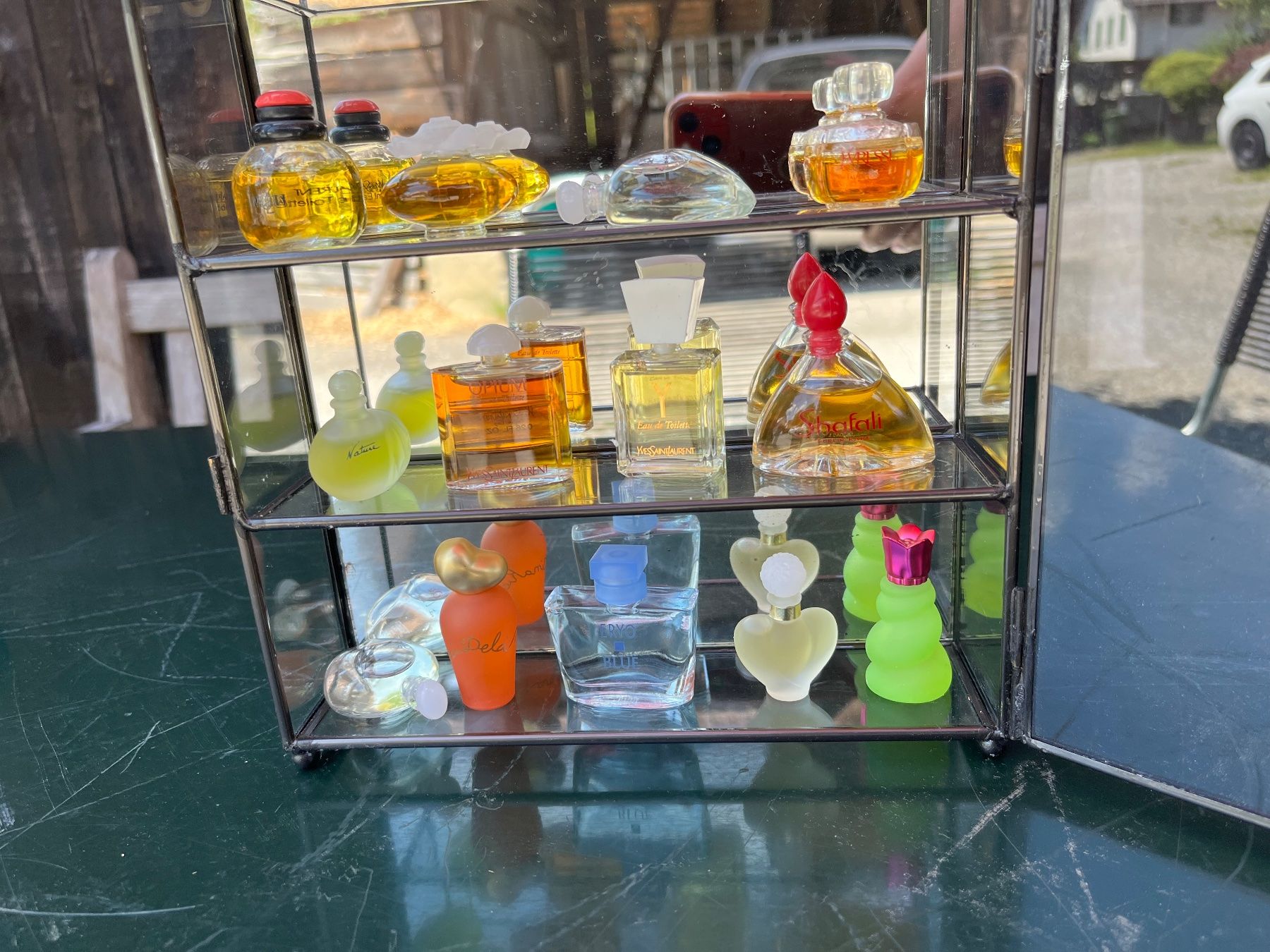 Saint Laurent Profumi & Eau de Toilette: Diverse Mini Parfums inklusive Glasvitrine – Usato da Otelfingen venduto da Yossi-68 3