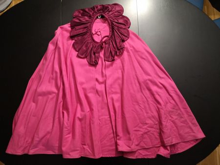 Fasnachtskostum Rosa Cape mit Rüsche
