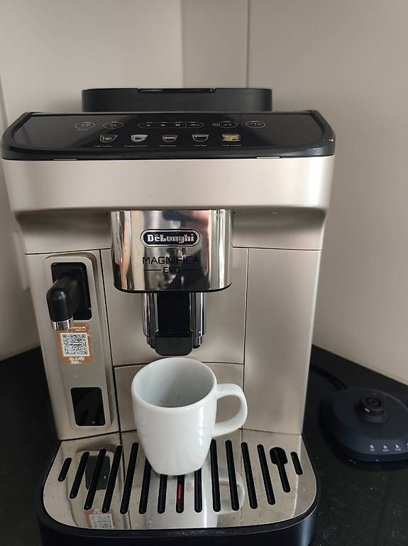 Macchine per caffè & Macchine per espresso: Kaffeevollautomat DeLonghi – Usato da Forch venduto da Fabienne096