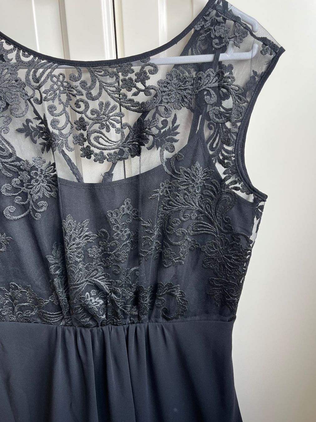 Vestiti: Schönes elegantes schwarzes Kleid. Neu – Nuovo e nell'imballaggio originale da Oetwil an der limmat venduto da Sual