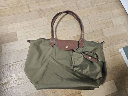 Le Pliage L in olivgrün mit Kosmetiktasche Longchamp