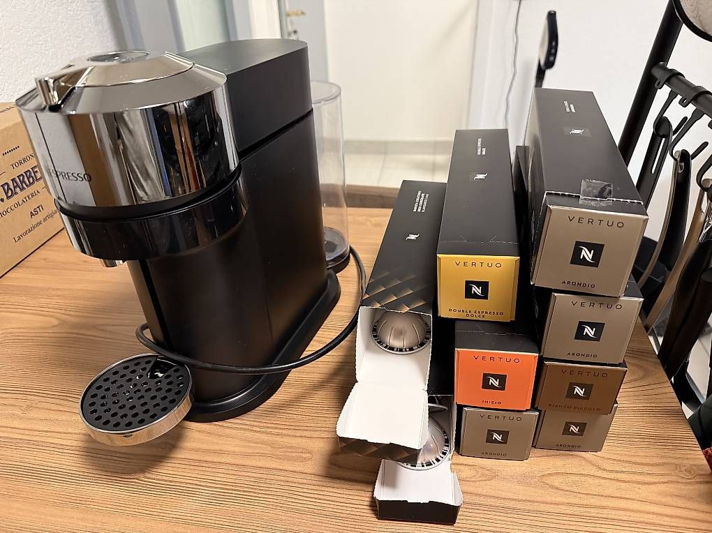 Machines à café & Machines à expresso: Machine à café Nespresso Vertuo – D'occasion à Sierre par Thechef 1