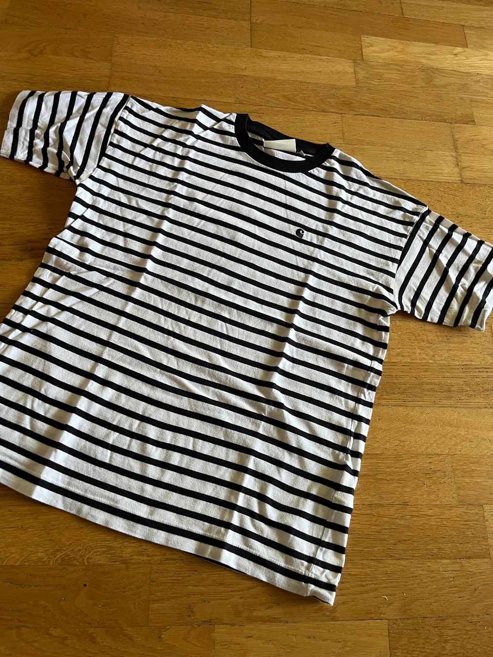 T-Shirts: Carhartt T-Shirt Gestreift – Gebraucht aus Bolligen von muriwytt