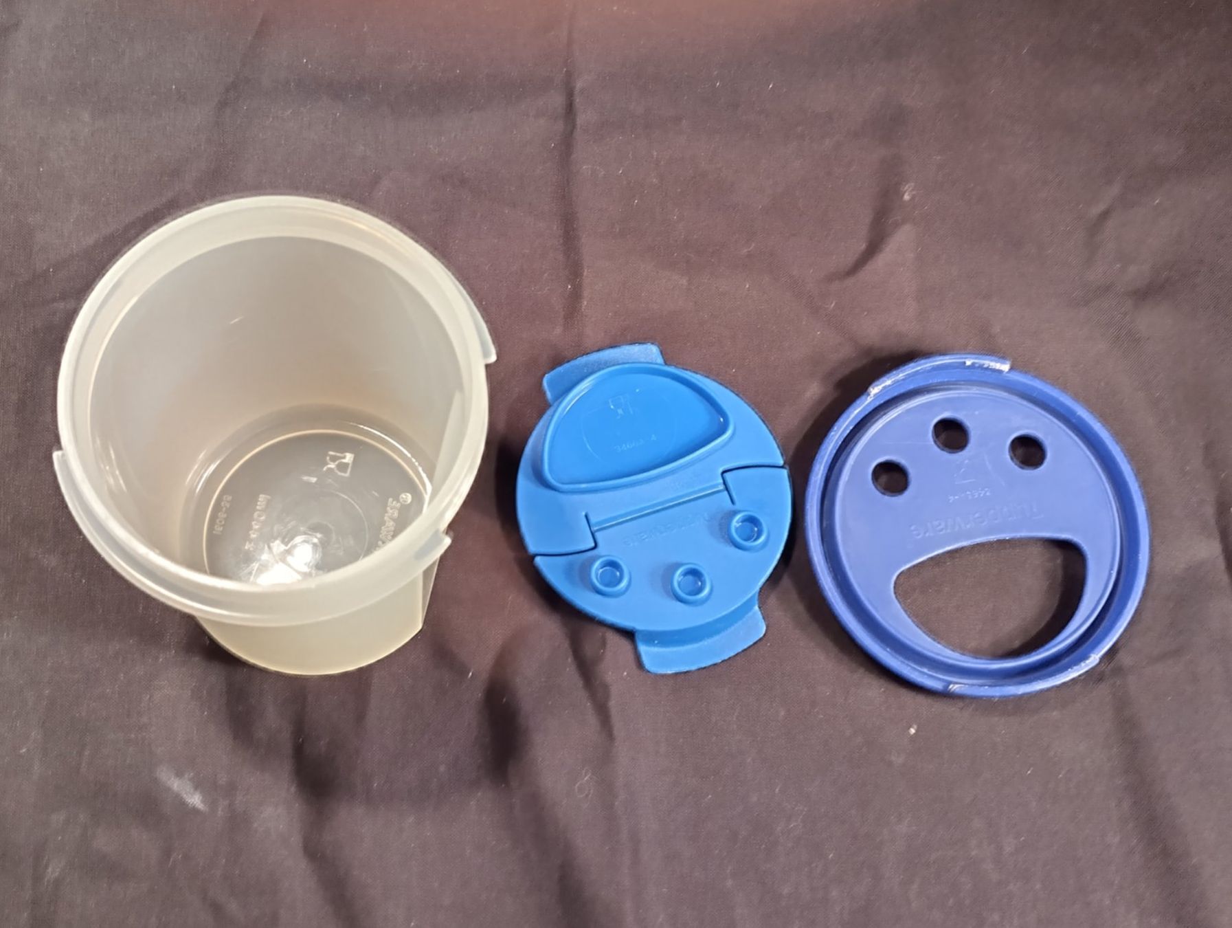 Tupperware Recipients et similaires: Tupperware Behälter, 2 versch.Oeffnungen, 4.4dl – D'occasion à Bellach par JingleCherry 3