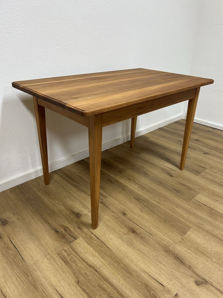 Tische: Esstisch Ulme No. 1 – Gebraucht aus Basel von MoebelSackmann