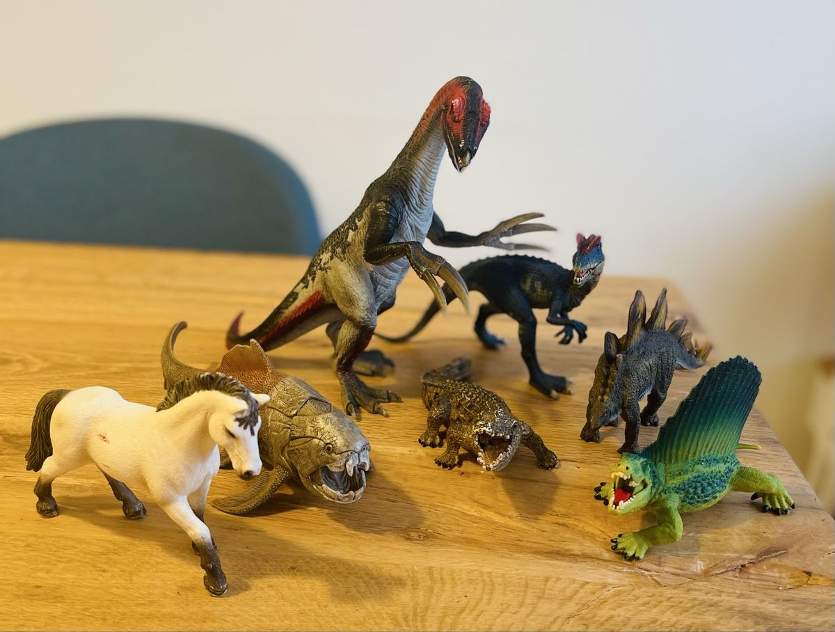 Schleich Spielzeuge: Schleich Figuren Dinosaurier und Pferd – Gebraucht aus Wädenswil von Enginiho 1