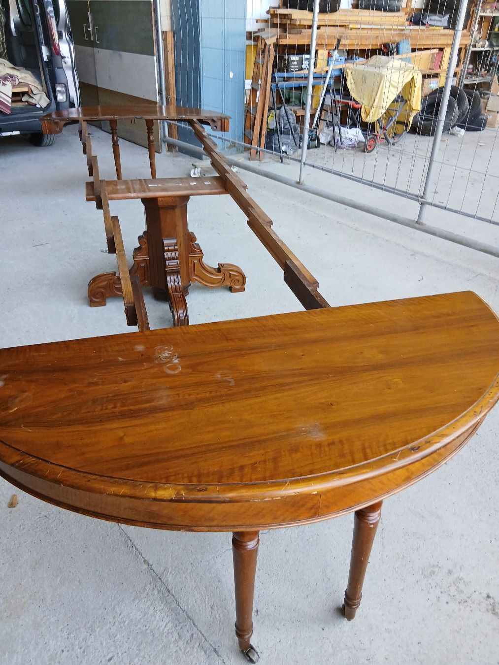 Tavoli: TABLE À MANGER 4 MÈTRES – Usato da Neuchatel venduto da NNeuchatel