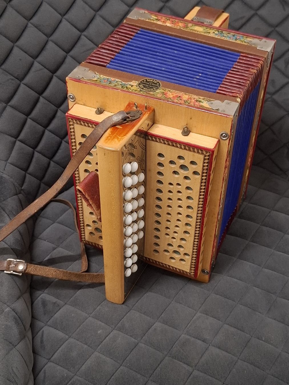 Musikinstrumente: schwyzerorgeli 8 basse – Gebraucht aus Villeneuve von BibiVintage 4