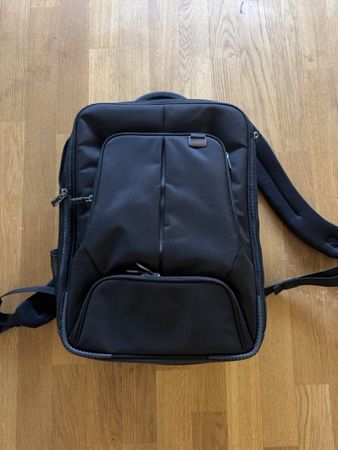Dicota Laptop Rucksack Schwarz guter Zustand