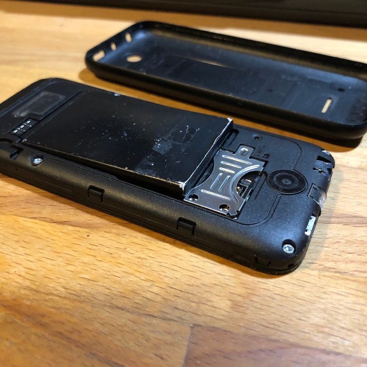 Nokia 225 (2G) Model RM-1012 (Defekt) in Hinterkappelen für CHF 4 – mit ...