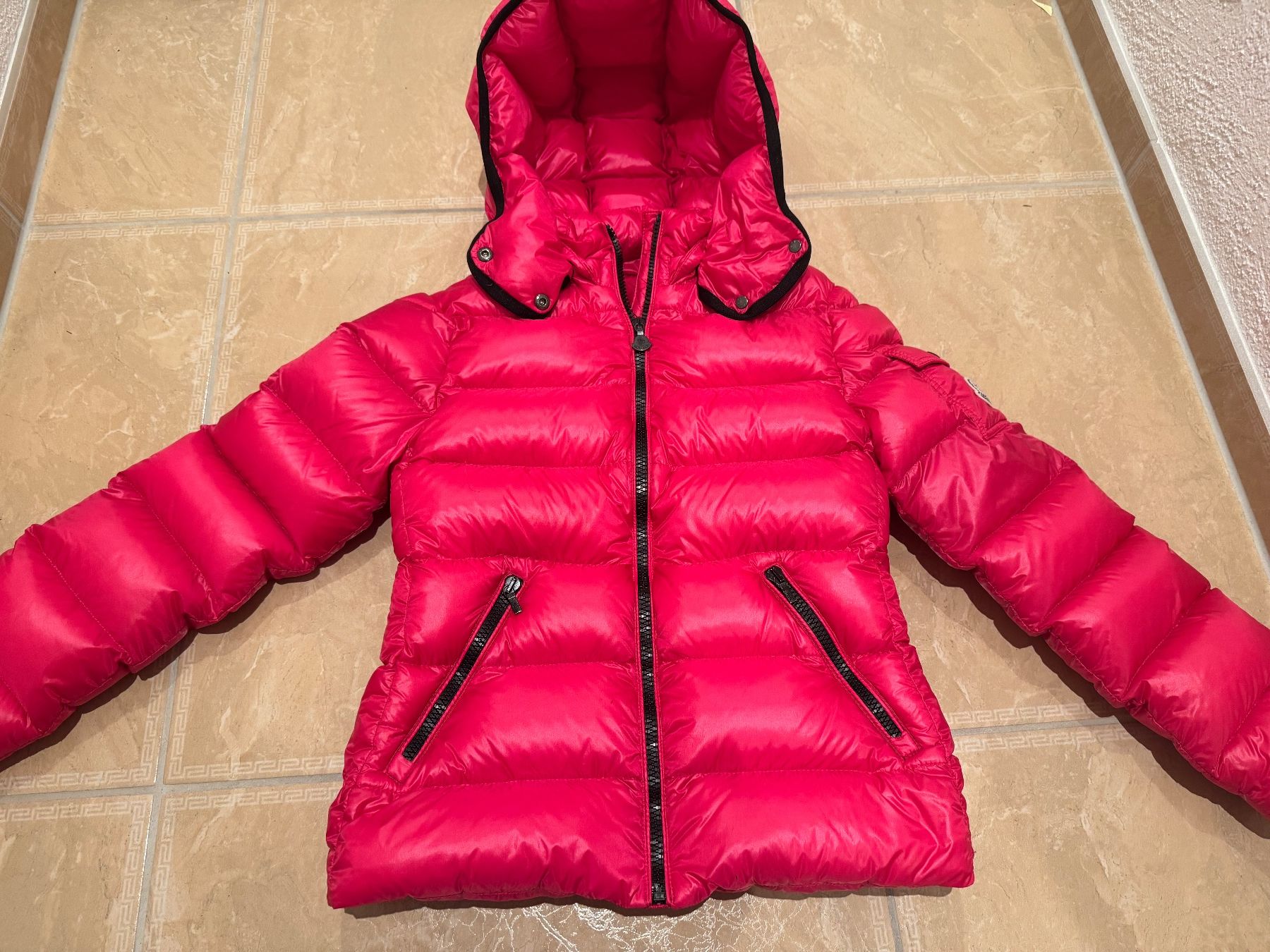 Moncler Giacche & Cappotti: Moncler Beere Giubbotto Daunenjacke, 10-12J – Usato da Klingnau venduto da Markus14
