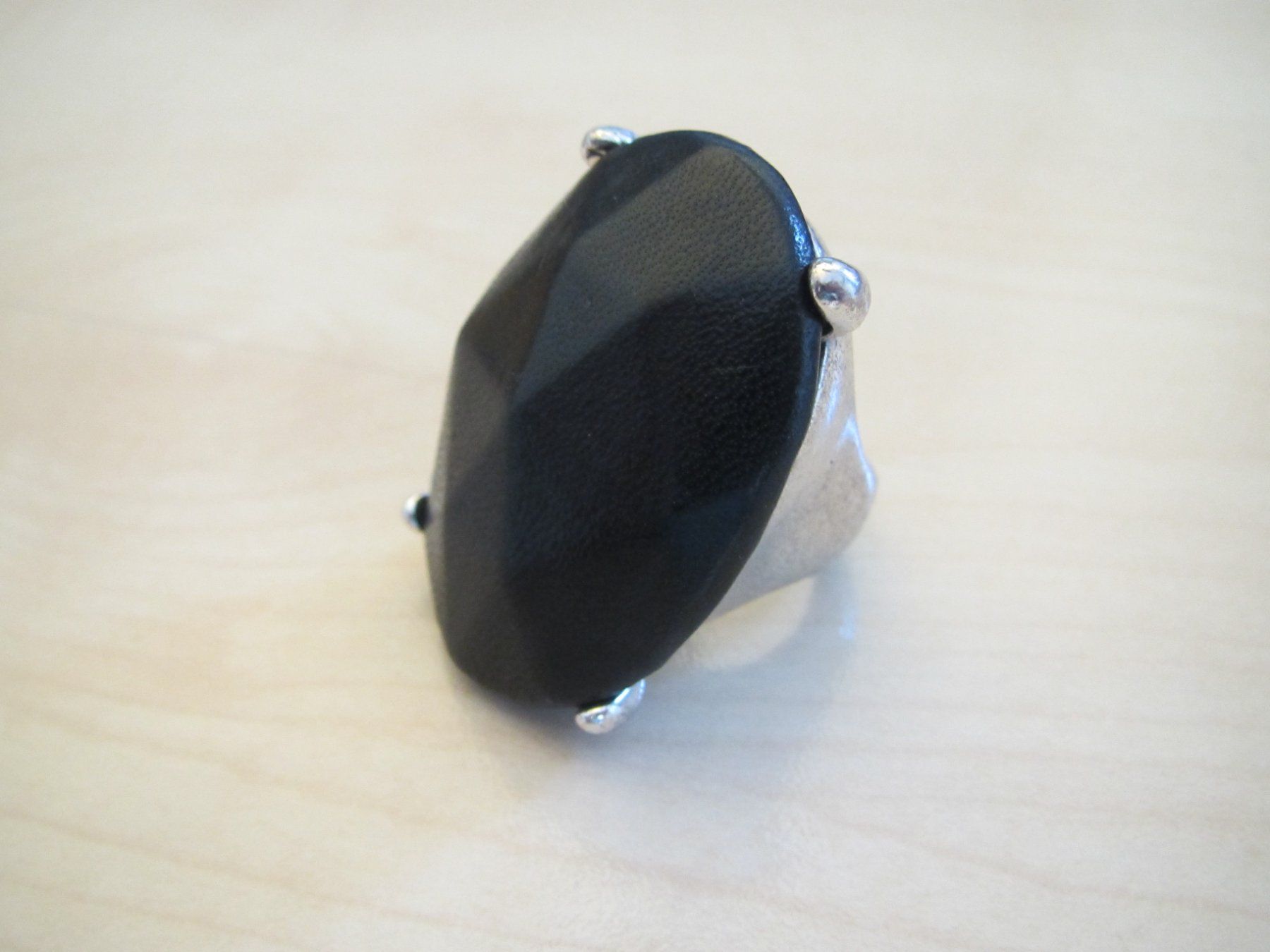 Anelli: Silber Ring mit schwarzem Leder – Usato da Luzern venduto da gwand