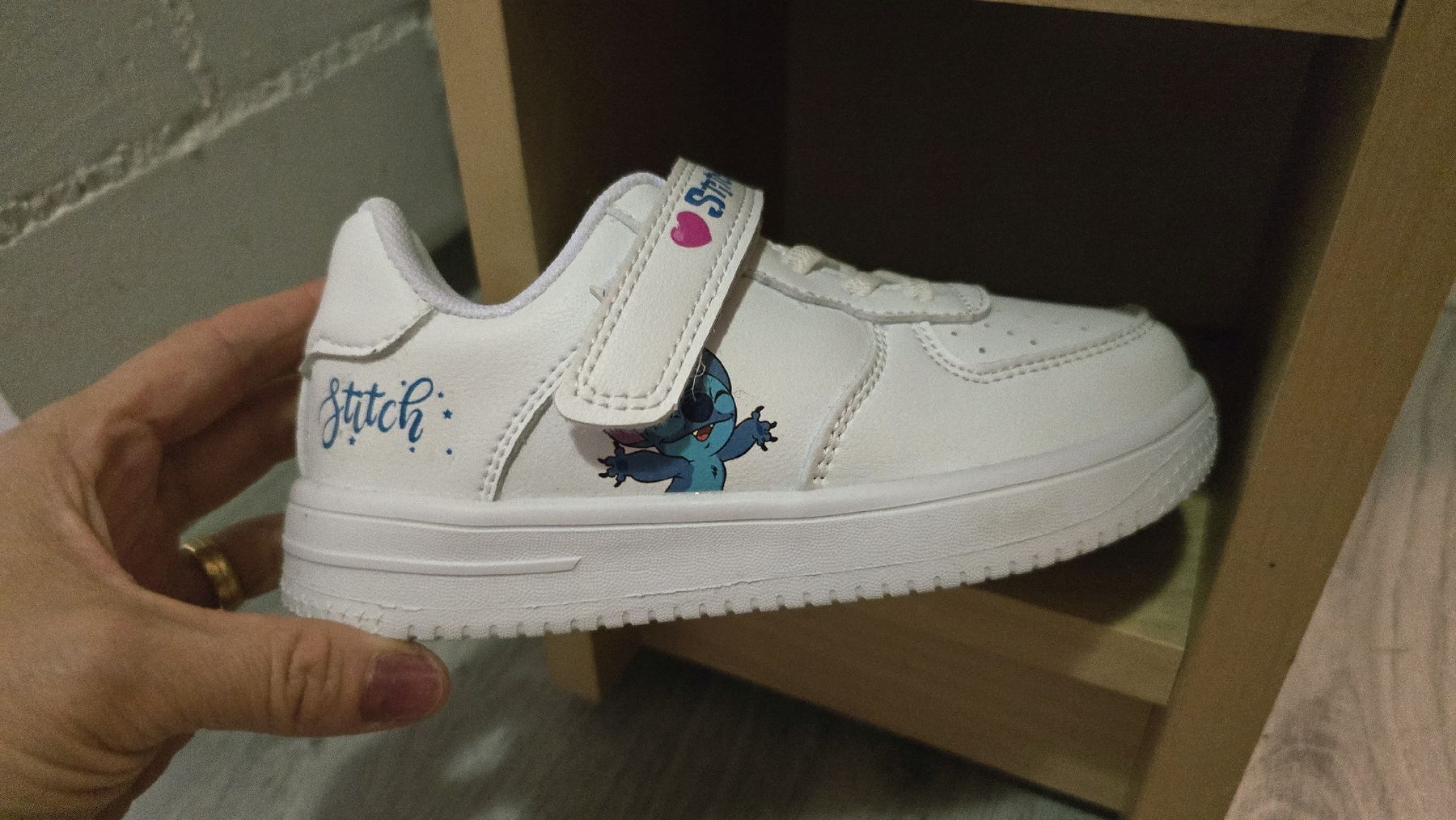 Scarpe per ragazze: Sneakers Stitch  Neu  gr. 30 – Nuovo (secondo la descrizione) da Wängi venduto da tamaso11