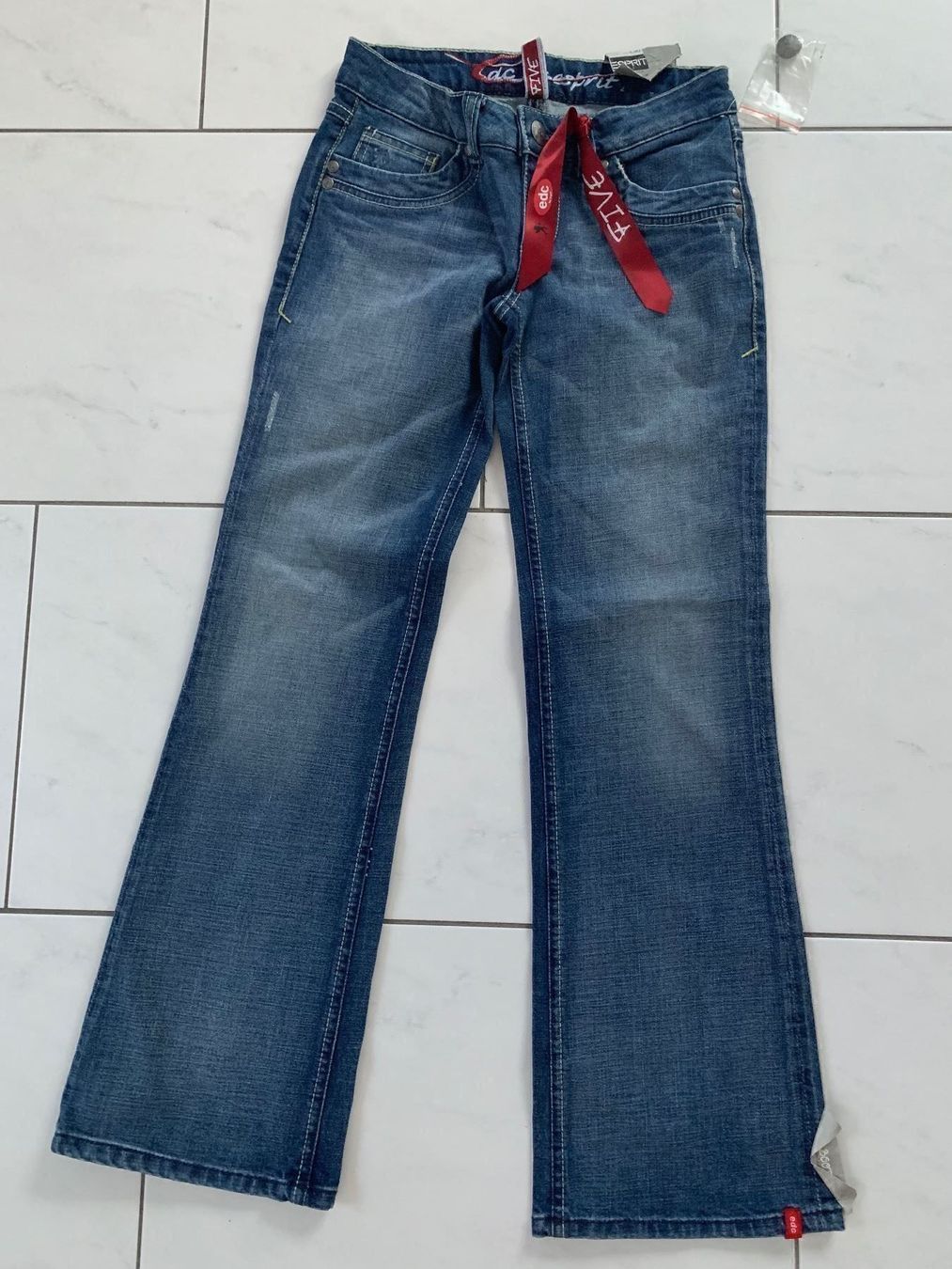 Esprit Jeans: ESPRIT EDC Jeans W25 L30 – Nuovo e nell'imballaggio originale da Genève venduto da sunandwind