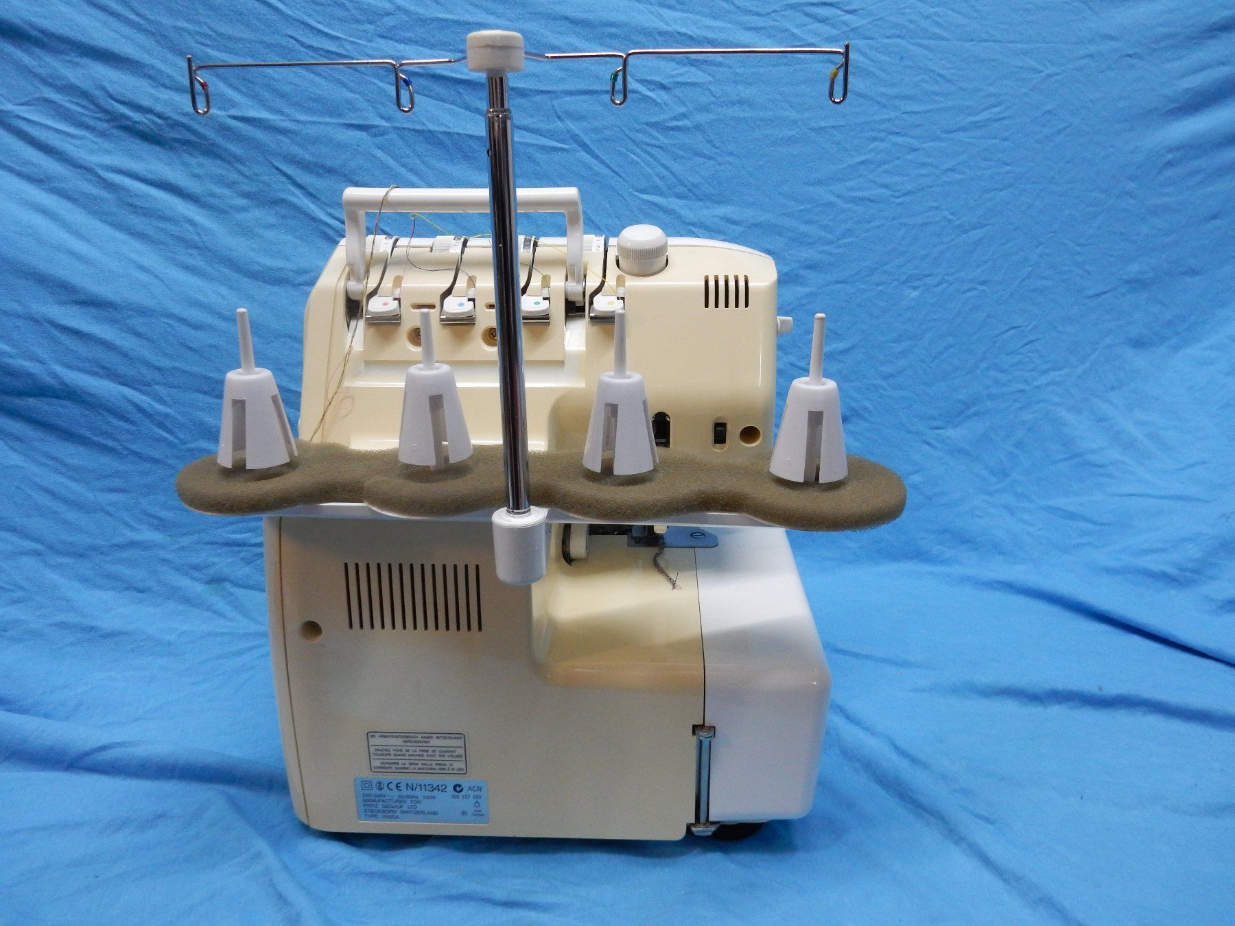 Bernina Nähmaschinen: Bernina Overlock 1100DA    26089 – Gebraucht aus Watt von Mariposa49 6