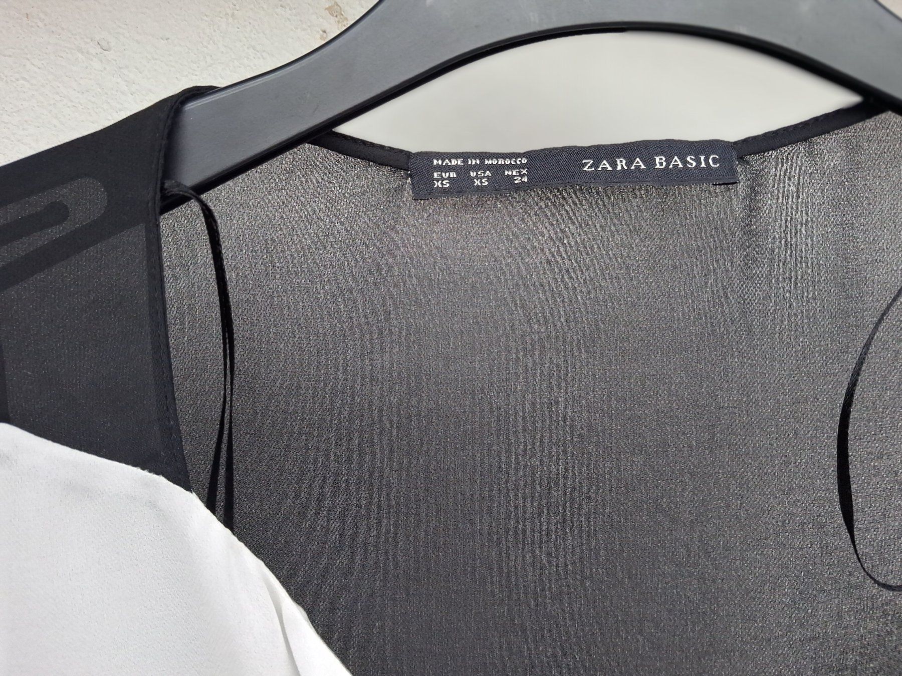 Zara Tops: Zara Basic Top schwarz weiss, Grösse XS – Gebraucht aus Wald ZH von e8e 2