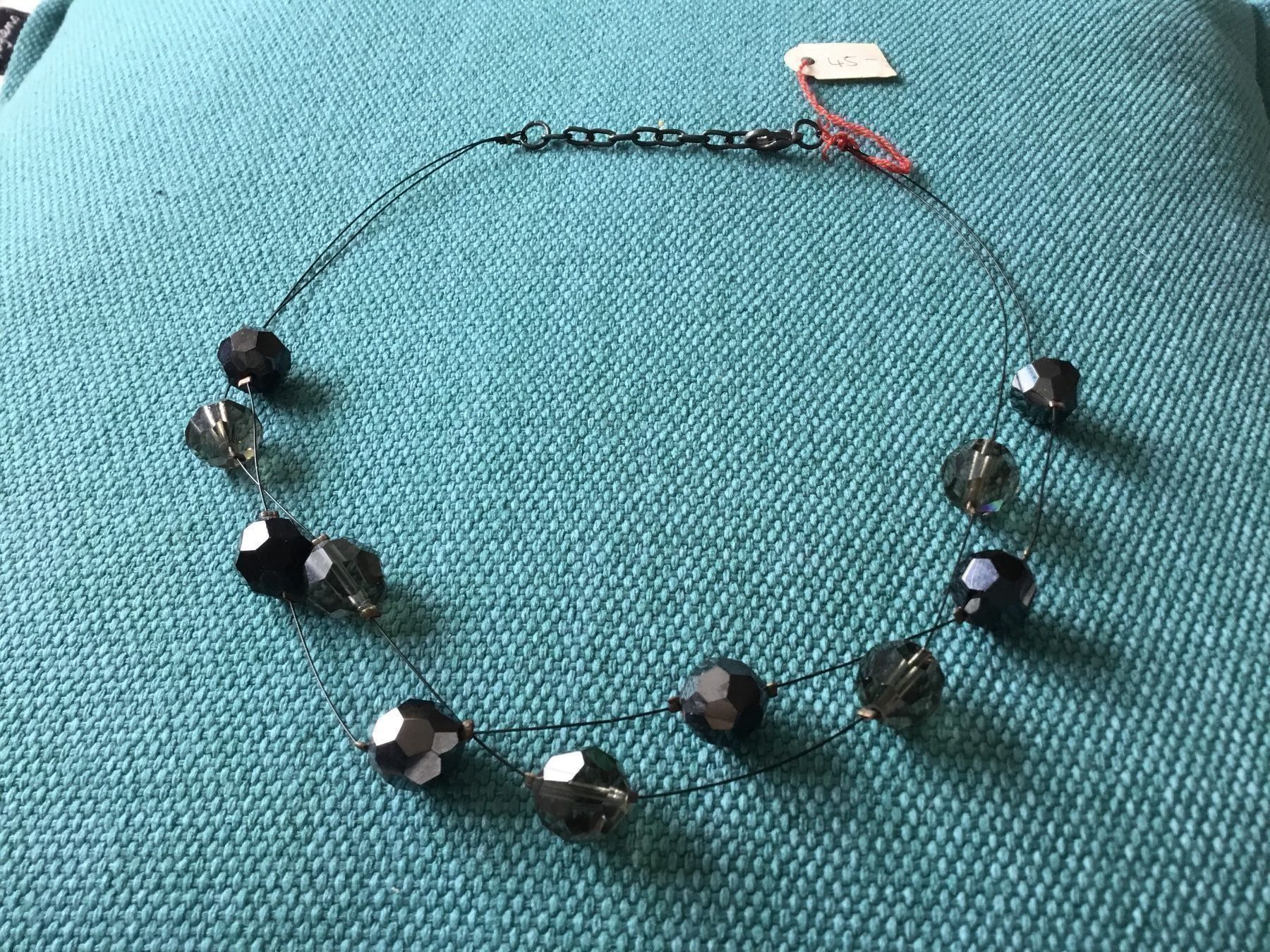 Catenine: Collier tour de cou perles noires – Nuovo e nell'imballaggio originale da Le Landeron venduto da nic_8hd5 2