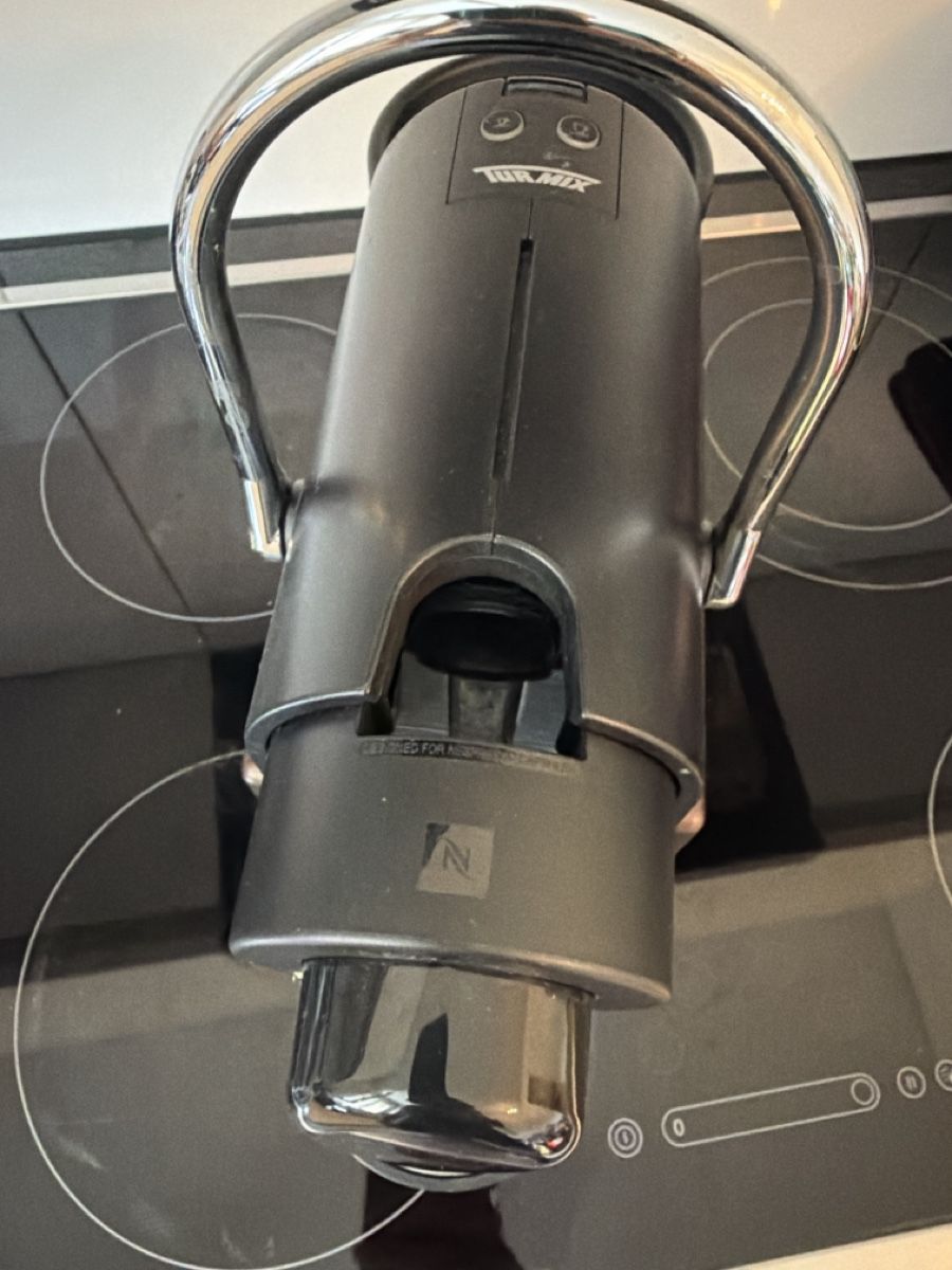 Nespresso Macchine per caffè & Macchine per espresso: Nespresso Kapselkaffeemaschine – Usato da Morgarten venduto da elabaumann_ch 3