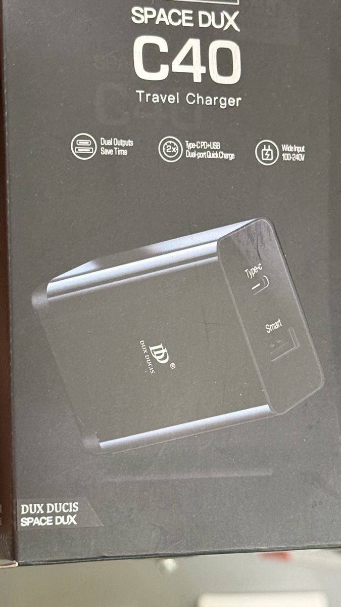 Caricabatterie: Chargeur USB Rapide C40 - Type C et USB - Neuf – Nuovo e nell'imballaggio originale da Morges venduto da DigiAC 3